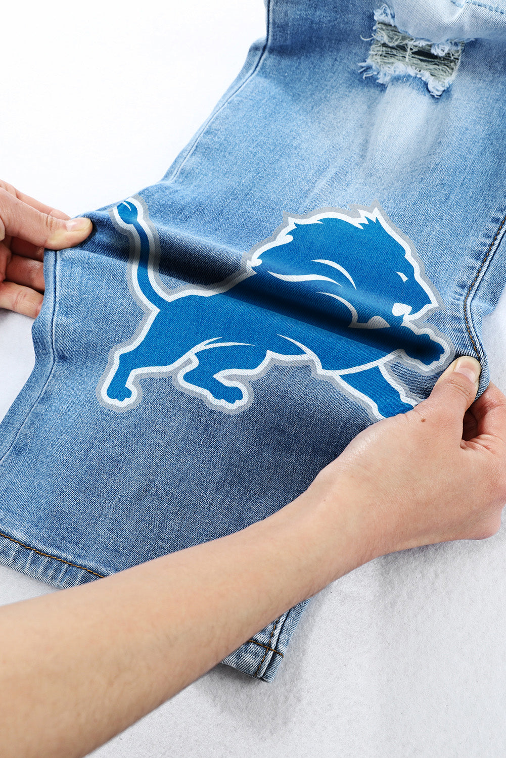 STRETCH RIPPED FRAYED RAW HEM DISTRESSED DENIM JEANS WITH HOLE