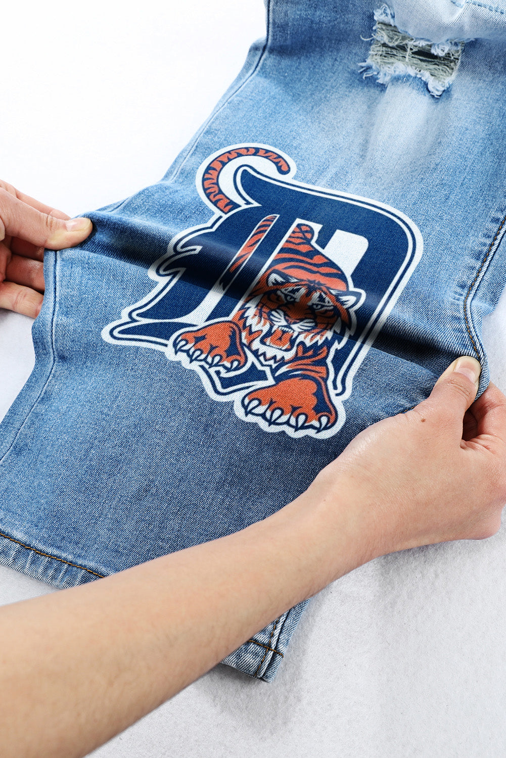 STRETCH RIPPED FRAYED RAW HEM DISTRESSED DENIM JEANS WITH HOLE